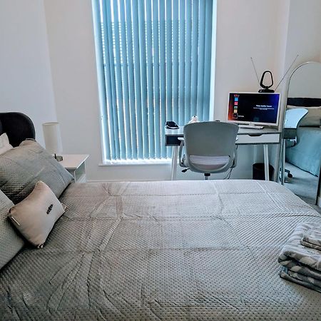 Contemporary Double Ensuite Room Birmingham Exterior photo